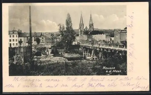 AK Mouzon, Vue sur le pont et l`église avec deux flèches