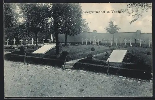 AK Vouziers, Cimetière militaire avec croix et monuments funéraires