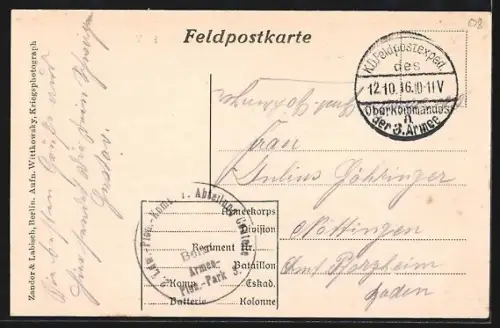 AK Vouziers, Cimetière militaire avec croix et monuments funéraires