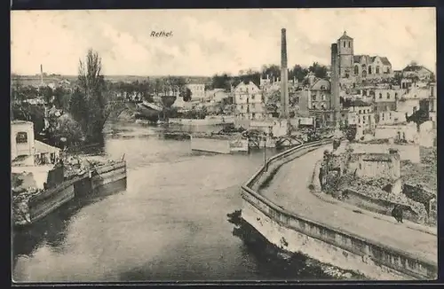 AK Rethel, Vue sur la rivière et l`église avec cheminées industrielles en arrière-plan