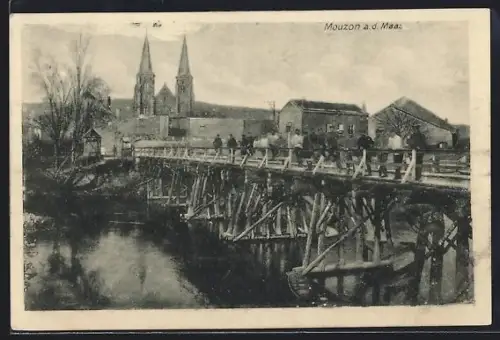AK Mouzon, Pont en bois sur la Meuse et vue de l`église à deux clochers