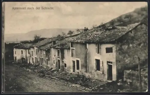 AK Apremont, Après la bataille, maisons endommagées sur une rue déserte