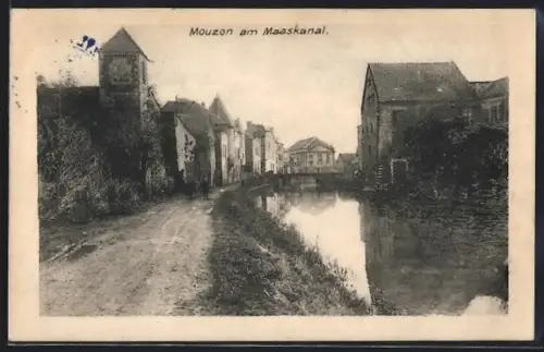 AK Mouzon, Vue sur le canal de la Meuse et les bâtiments adjacents