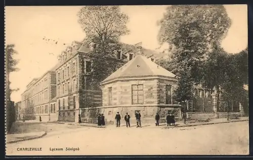 AK Charleville, Lycée Sévigné et ses environs animés