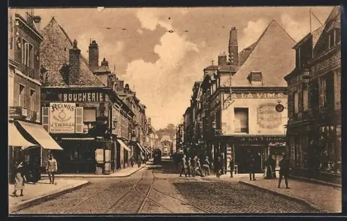 AK Charleville, Grande Rue animée avec boutiques et passants