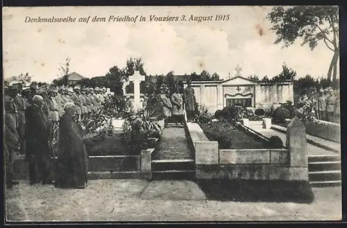 AK Vouziers, Cérémonie de dédicace du monument au cimetière le 3 août 1915