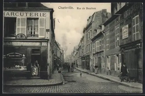 AK Charleville, Rue de Bourbon avec une charcuterie et des passants dans la rue animée