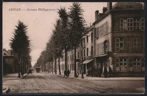 AK Sedan, Avenue Philippoteaux avec passants et arbres alignés