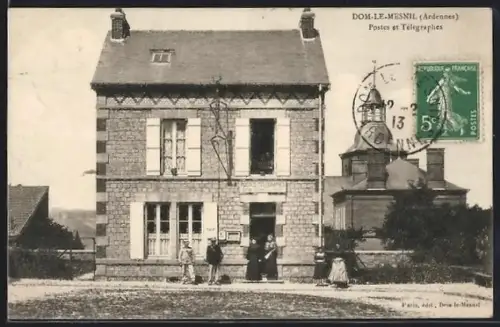 AK Dom-le-Mesnil /Ardennes, Poste et Télégraphes avec habitants devant le bâtiment