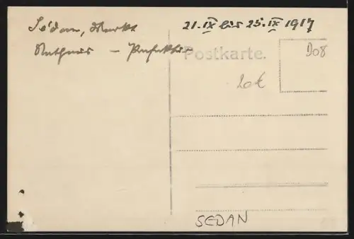 AK Sedan, Place avec bâtiments historiques et ambulance militaire