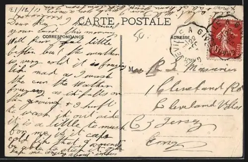 AK Revin /Ardennes, Avenue de la Gare animée avec passants et bâtiments historiques