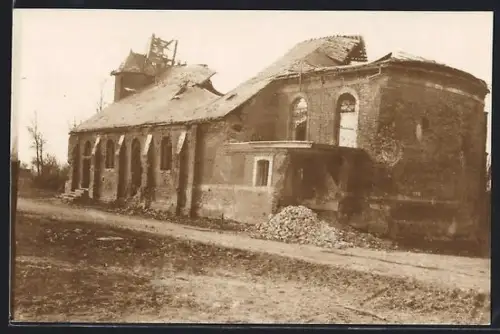 AK Montauban-de-Picardie, Église en ruines après un bombardement