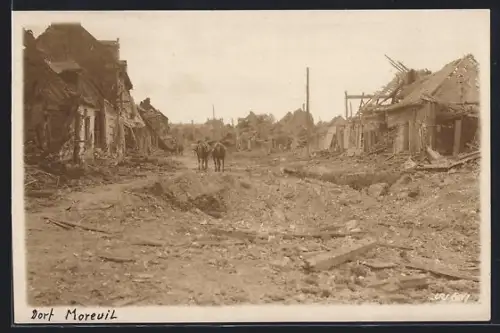 AK Moreuil, Rue principale du village détruit au printemps 1918