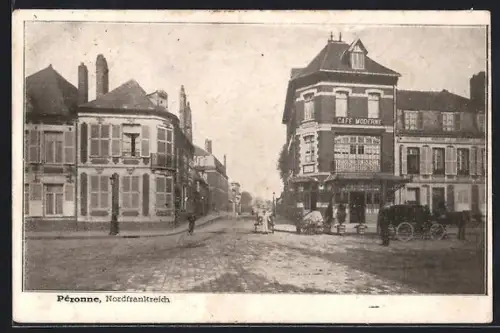 AK Péronne, Café Moderne et carrefour animé en centre-ville