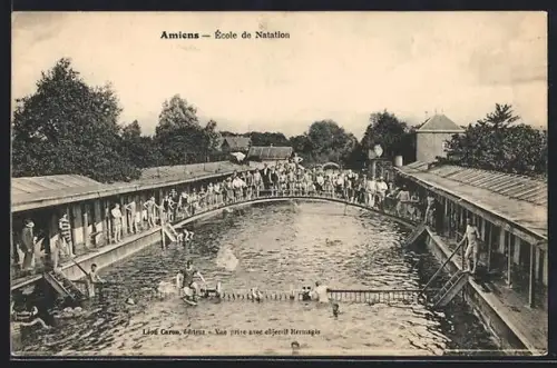 AK Amiens, École de Natation avec de nombreux baigneurs et cabines autour de la piscine
