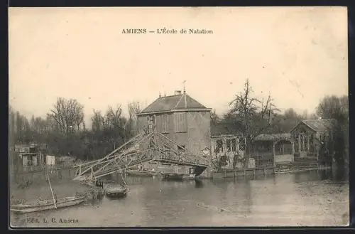 AK Amiens, L`École de Natation et le pont sur la rivière