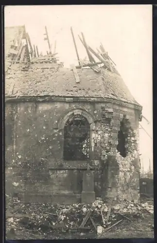 Foto-AK Mesnil-en-Arrouaise, Église endommagée après la bataille de la Somme