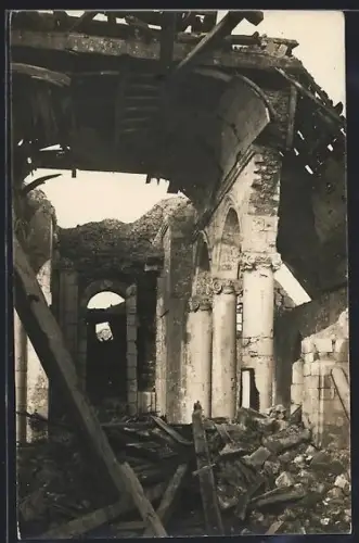 AK Irles, Inneres der zerstörten Kirche