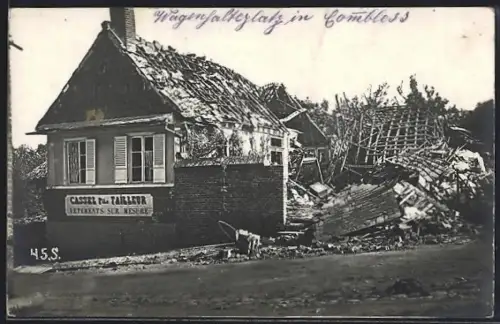 Foto-AK Combles, Maison en ruines après la bataille