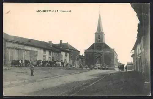 AK Mouron /Ardennes, Vue de l`église et de la rue principale animée