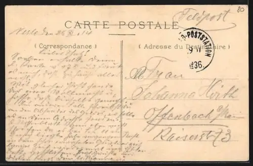 AK Nesle, Rue de la Vierge avec église et passants