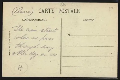 AK Authie /Somme, La Grande-Rue avec des habitants et des maisons alignées