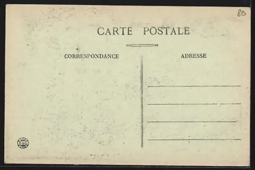 AK Vignacourt, Rue de la Gare avec église et habitants dans la rue