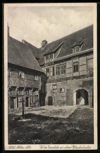 AK Ahlden /Aller, Schloss Ahledn, Teil des Innenhofes mit schöner Holzschnitzarbeit