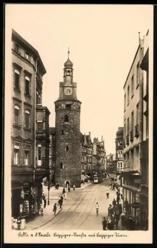 AK Halle / Saale, Leipziger Strasse mit Leipzigerturm und Strassenbahn