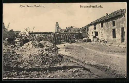 AK Riaville-en-Woèvre, Barricade de rue et bâtiments en ruines