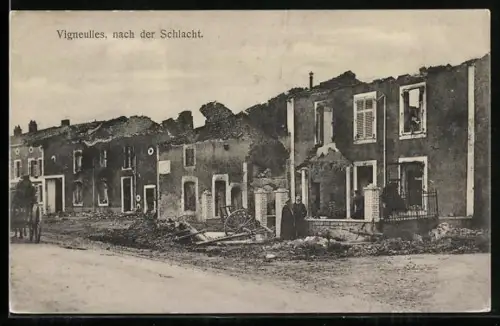 AK Vigneulles, Après la bataille, maisons en ruines et débris sur la rue