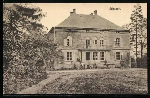AK Spincourt, Vue d`une maison ancienne entourée de verdure et d`arbres