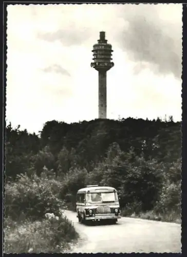 AK Kulpenberg /Kyffh., Fernsehturm, Bus auf Waldstrasse