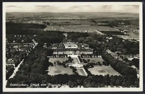 AK Ludwigsburg / Württemberg, Schloss vom Flugzeug aus