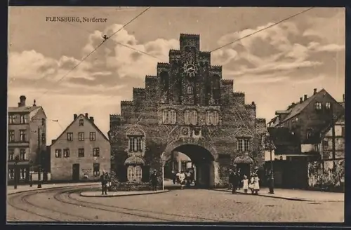 AK Flensburg, Nordtor mit Strassenbahnschienen