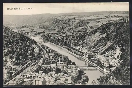 AK Bad Ems a. d. Lahn, Ortsansicht aus der Vogelschau mit Flusslauf und Brücke