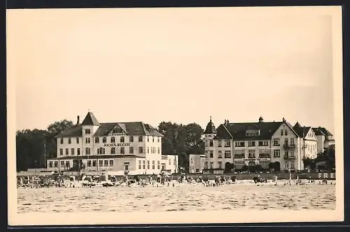 AK Kühlungsborn, Ostseestrand mit Blick zum Erholungsheim Jochen Weigert