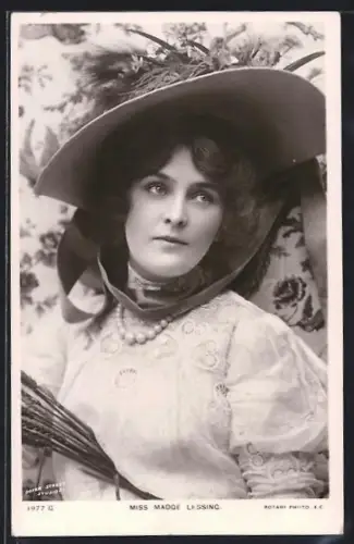 AK Schauspielerin Madge Lessing im Spitzenkleid