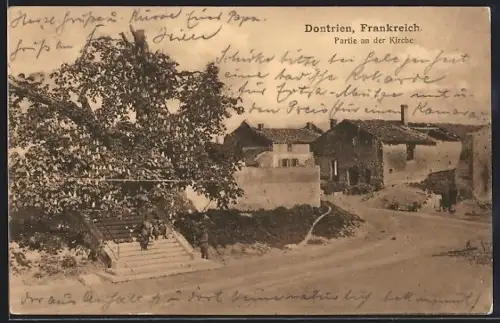 AK Dontrien, Strassenpartie mit zerschossenen Häusern an der Kirche