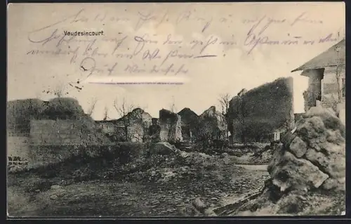 AK Vaudesincourt, Panorama de la ville détruite