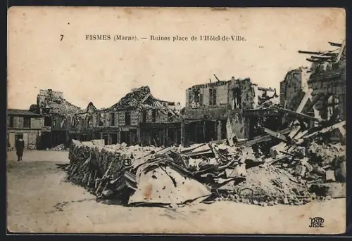 AK Fismes /Marne, Ruines place de l`Hôtel-de-Ville