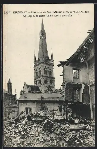 AK Épernay, Une vue de Notre-Dame à travers les ruines