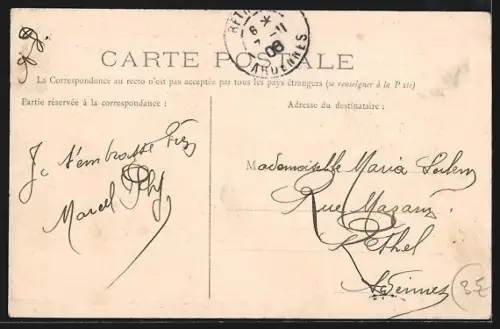 AK Reims, Place Royale avec vue sur la cathédrale et statue centrale