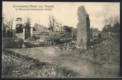 AK Thrépail, Maisons et château détruits en arrière-plan