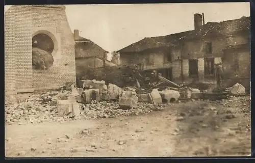 AK Pont-Faverger, Bâtiments détruits et débris après un bombardement