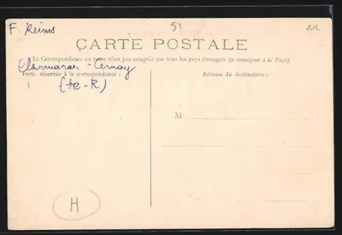 AK Reims, Rue de Cernay animée avec passants et boutiques