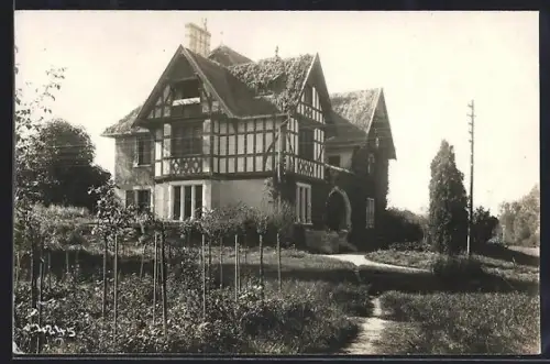 AK Heutrégiville, Château dans la campagne champenoise