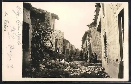 AK Witry-lès-Reims, Rue en ruines après un bombardement