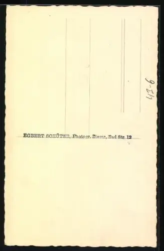 Foto-AK Junges Brautpaar posiert nach der Zeremonie