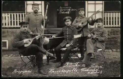 Foto-AK Tretenhof, Deutsche Soldaten bilden die Hauskapelle 1914/1915